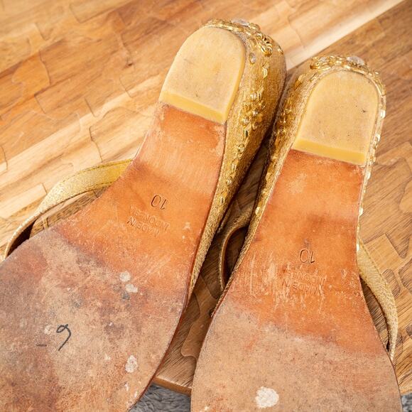 MYSTIQUE Gold Embellished Platform Thong Sandals Size 10 - Picture 7 of 7